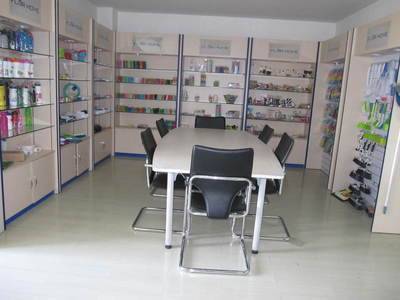 出口热销的ISO认证双色衣夹 品质与时尚的完美结合